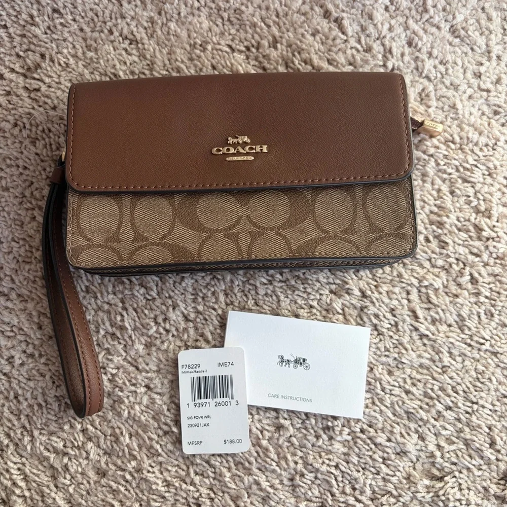 Coach stylish wristlet